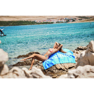 Rýchloschnúci uterák CECE #THISISKURVALIFE 140 x 70 cm modrá